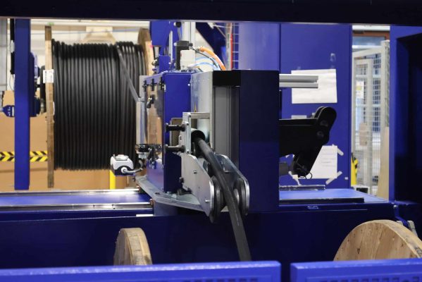 Automatische Kabelwickelmaschine mit Trommelaufwickler