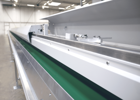 Transportebene des Kabelablegers von Ramatech zum Sortieren von Kabeln