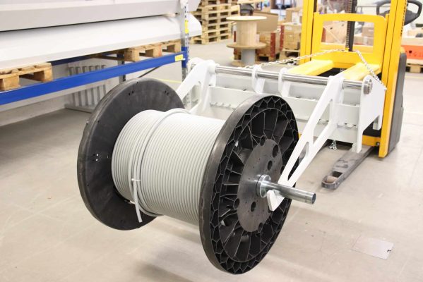 RAMA forklift attachment for easy loading and unloading of cable drums in cable storage systems