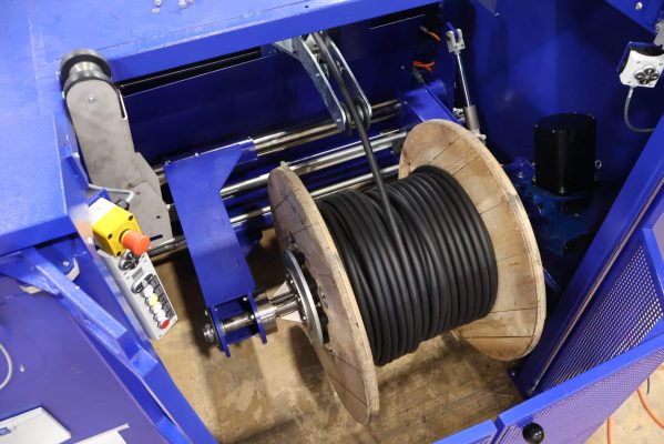 Kabeltrommel gewickelt mit der Ramatech Kabel Aufwickelmaschine